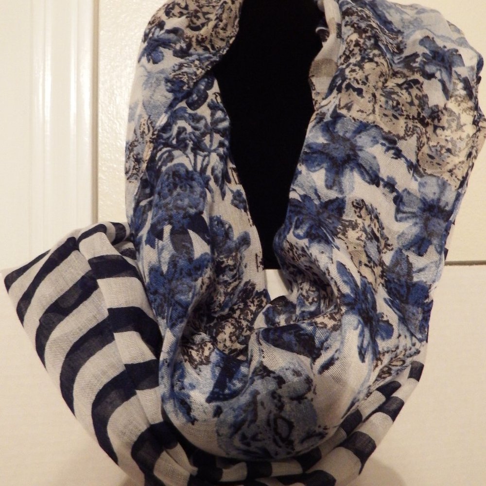 Navy blue scarf by Eyeful